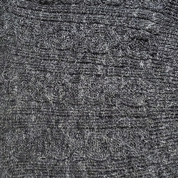 Topshop Soft Open Back Ruffle Detail Charcoal Gray Sweater - Size 4/6 - Picture 11 of 11